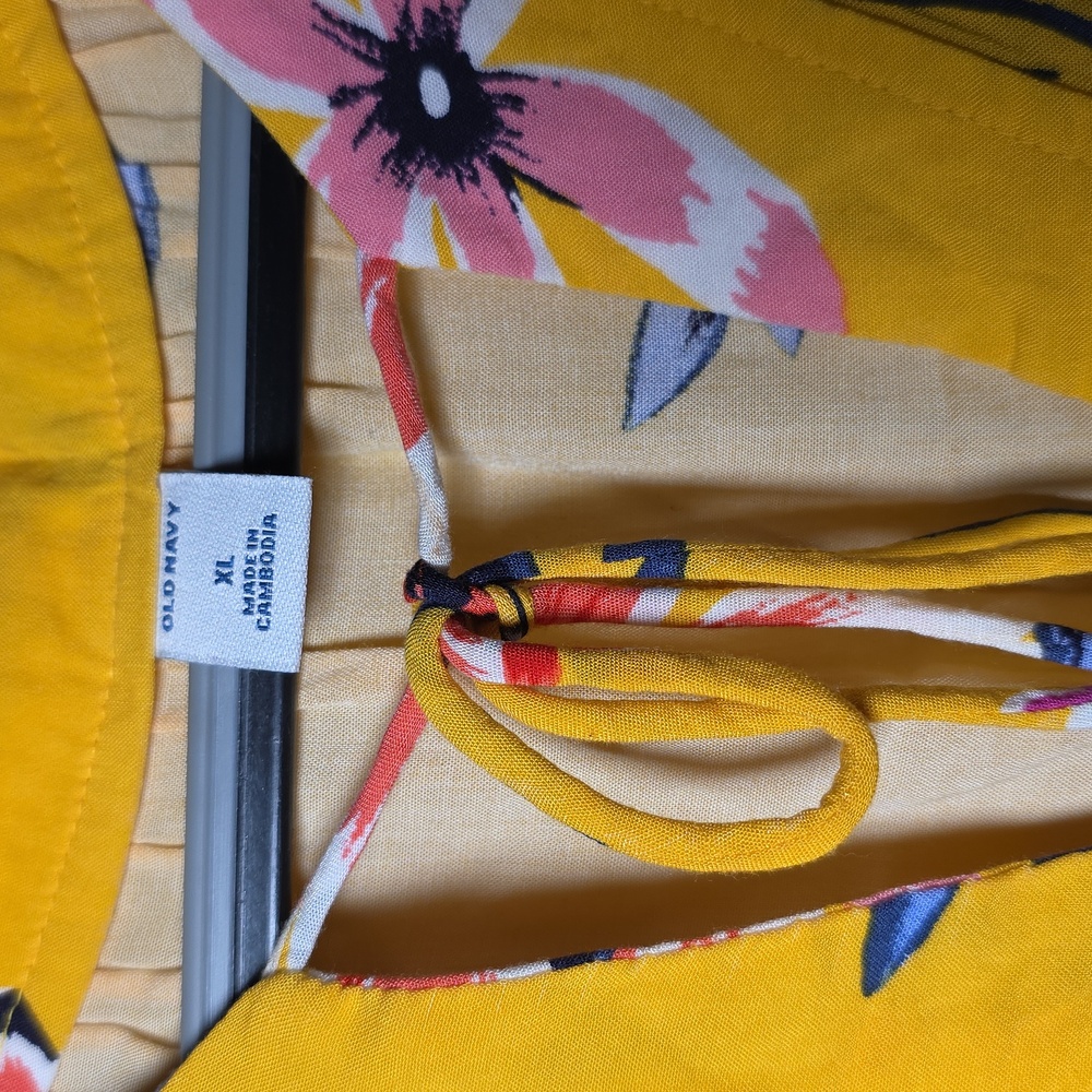 Old Navy Yellow Floral Sleeveless Blouse - Picture 2 of 5
